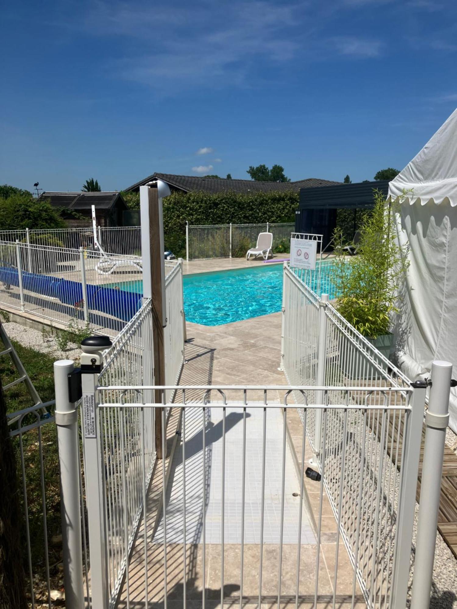 Les Pilotis Du Cognac Bourg-Charente Exterior foto